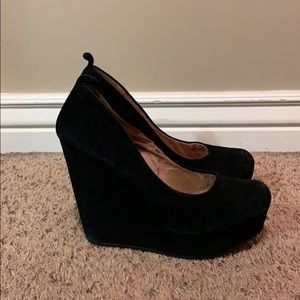 Black Aldo suede wedges